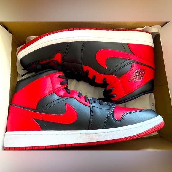 jordan 1s banned mid